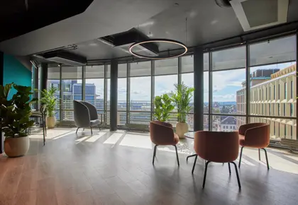 Thon Flex interiør, mot fellesareal som viser fantastisk utsikt