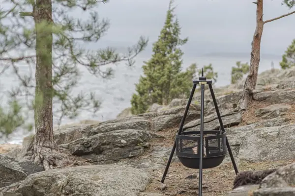 Bålpanne ute i skogen