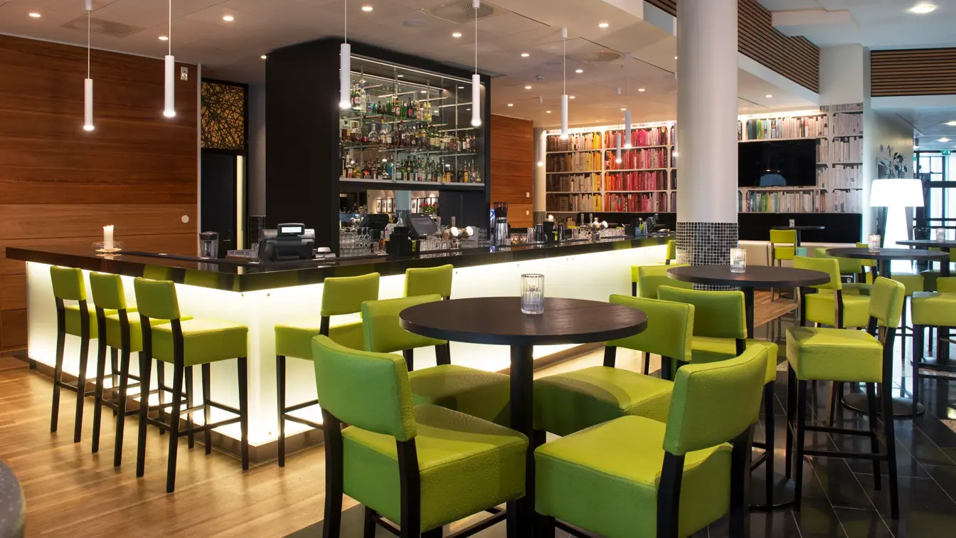 Barområdet med grunne barkrakker, søyler og bar