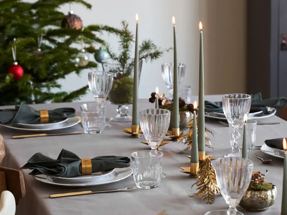 heldekket bord fra søstrene grene