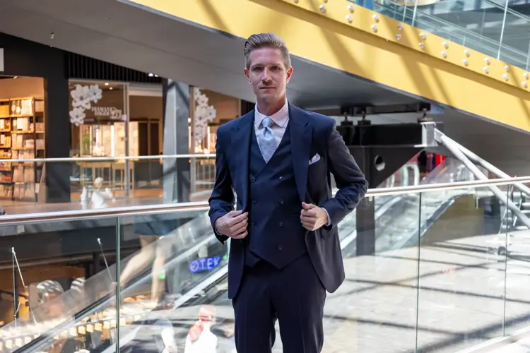 Ferien er over, og det er tid for å finne tilbake til rutiner og jobbhverdag. La deg inspirere av disse fire antrekkene, perfekte for jobbstart etter sommeren. 