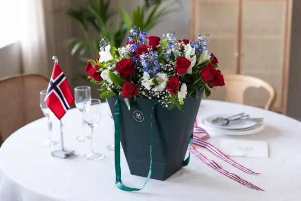 Mester Grønn 6_17mai bukett_3629_f_s.jpg