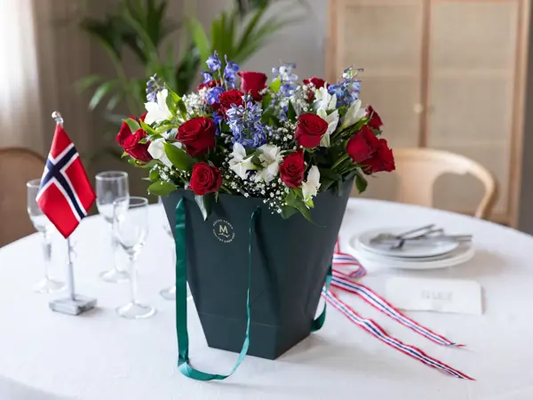 Mester Grønn 6_17mai bukett_3629_f_s.jpg
