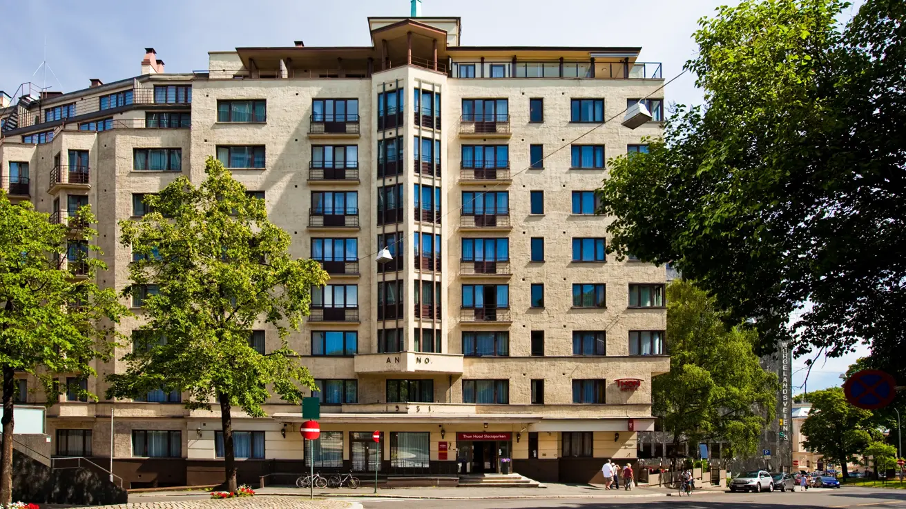 Fasade av bygningen til Thon Hotel Slottsparken rett ved Karl Johan