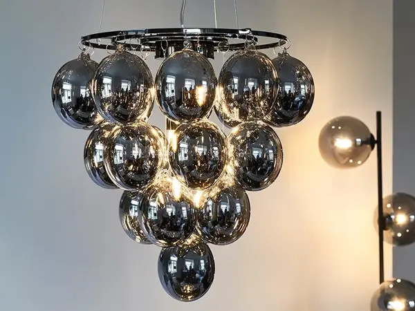 Taklampe og stålampe i glassbobler