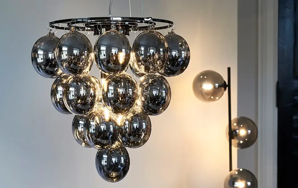 Taklampe og stålampe i glassbobler