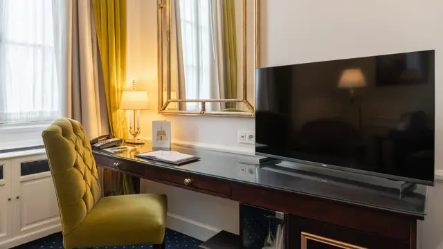 Stanhope_Hotel_Suite
