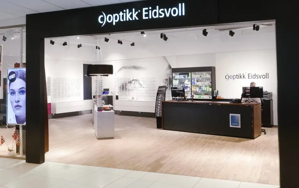 Fasadebilde av C)optikk