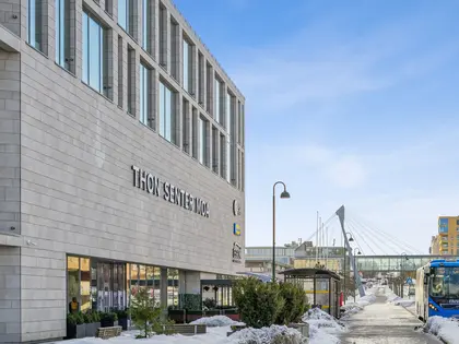 Fasadebilde av Thon Senter Moa.