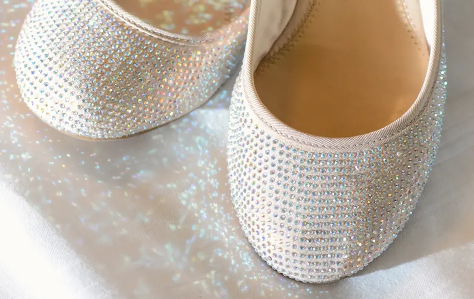 Lyse ballerinasko med diamanter i sølv  