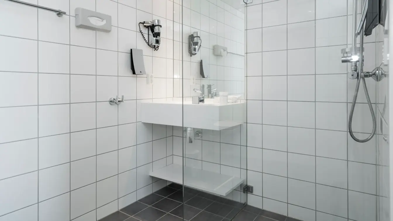Bad med dusj i business rom på Thon Hotel Nidaros