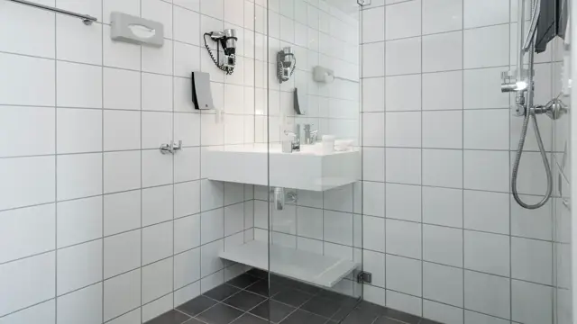 Bad med dusj i business rom på Thon Hotel Nidaros