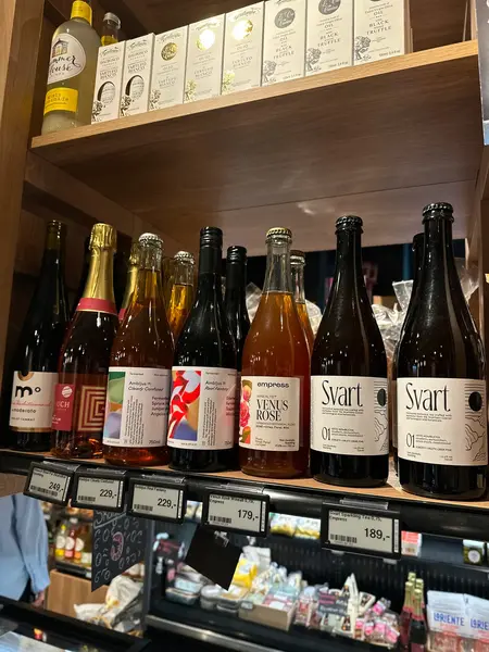 Alkoholfri drikke på utstilling i butikk