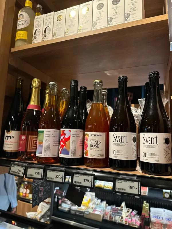 Alkoholfri drikke på utstilling i butikk