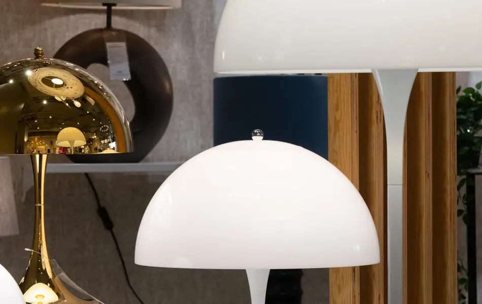 Hvit lampe bordlampe fra Christiania Belysning