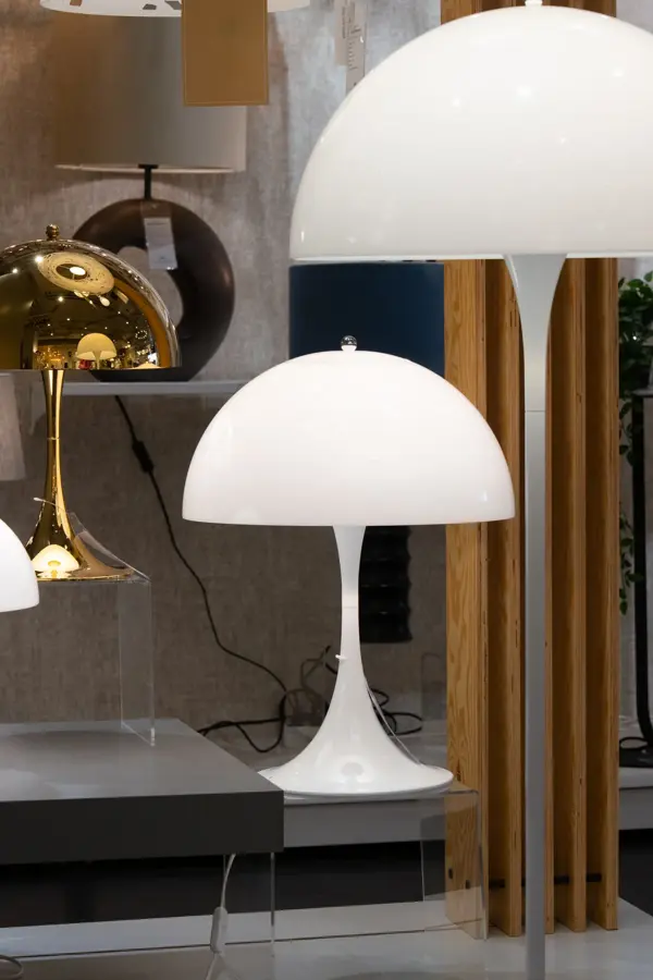 Hvit lampe bordlampe fra Christiania Belysning