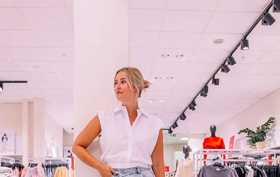 Jeans og skjorte på dame