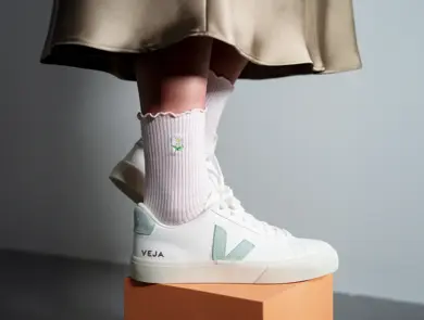 hvite Veja sneakers med mintgrønne detaljer