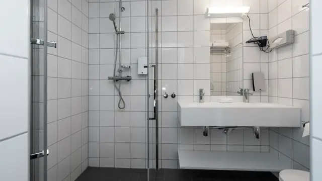 ad med dusj i twin rom på Thon Hotel Nidaros