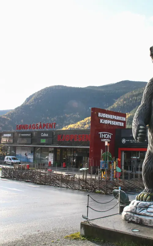 Fasadebilde av Bjørneparken Kjøpsenter i Flå