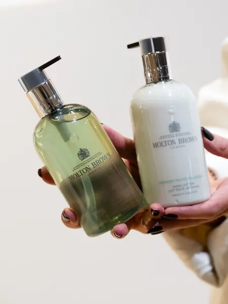 Illums body wash 295 body lotion 330-1