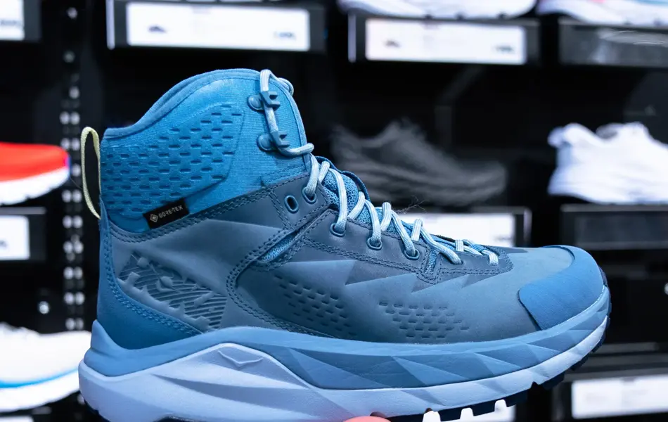 Løpesko fra Hooka og treningstøy fra Anton Sport