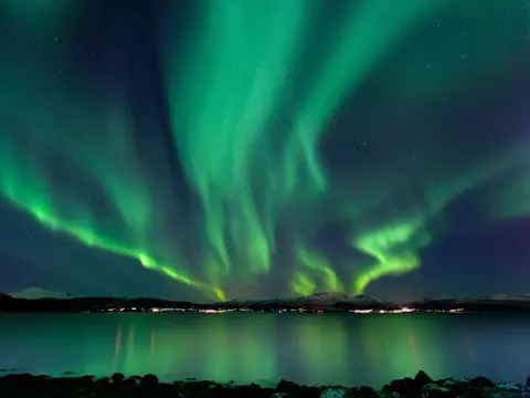 Nordlys over havet ved Thon Hotel Andrikken