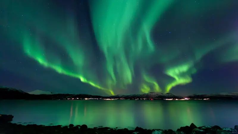 Nordlys over havet ved Thon Hotel Andrikken