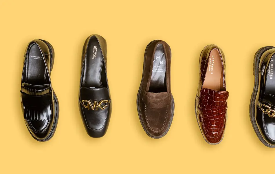 Sko på gul bakgrunn