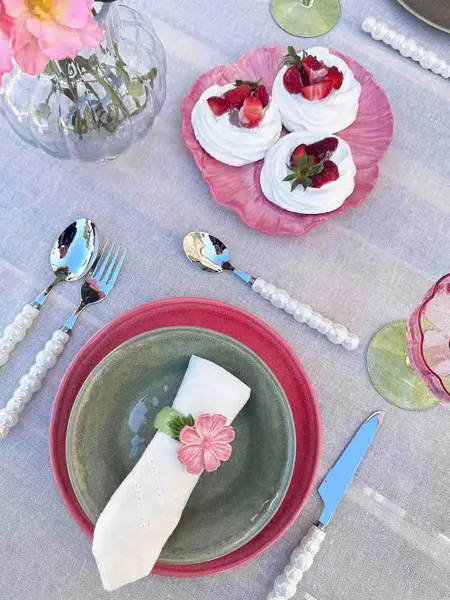 Tildekket bord utendørs