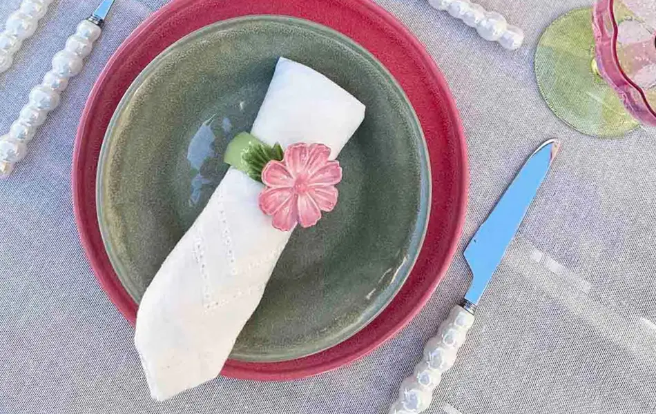 Tildekket bord utendørs