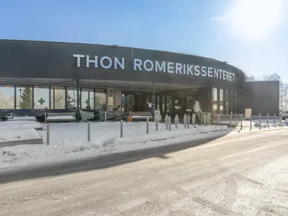Fasadebilde av Thon Romerikssenteret.