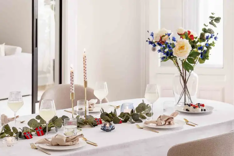 Skap god stemning med et festdekket bord.
