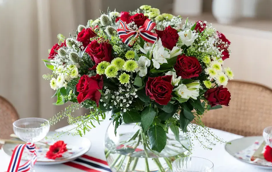 Blomsterbukett fra Mester Grønn med 17.mai-tema