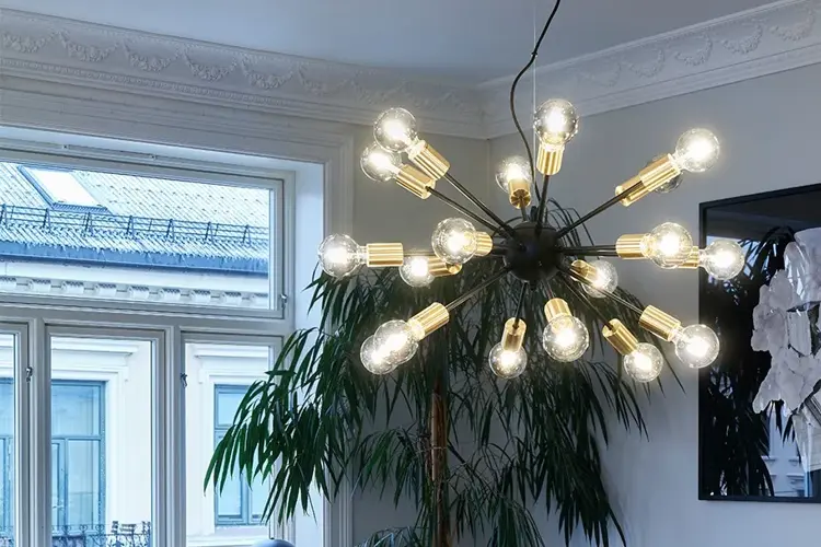 Lampehuset er brennende opptatt av at LYS SKAPER HJEM og er så heldige av å kunne tilby deg vårt helt eget Lyskonsulent-team.