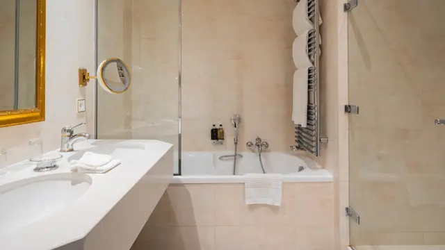 Stanhope_Hotel_Royal_Suite_Bathroom