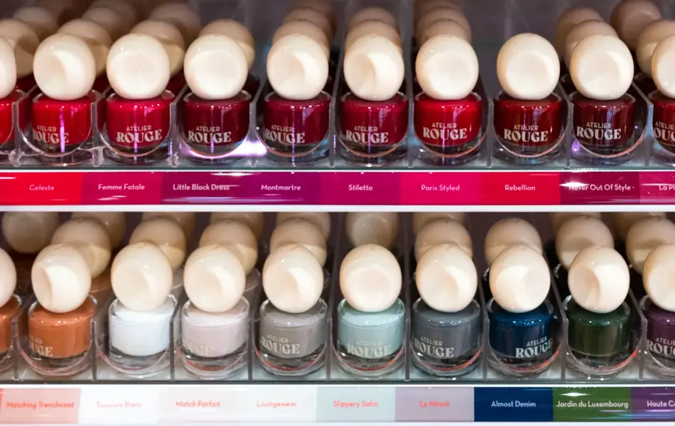 Neglelakk i mange forskjellige farger 