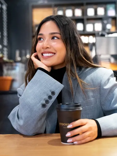 Tsutsumi Hoang med sine høstfavoritter fra Sandvika Storsenter 