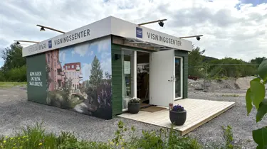 Bilde av fasaden til visningssenteret til boligprosjektet Heggedal Hage.