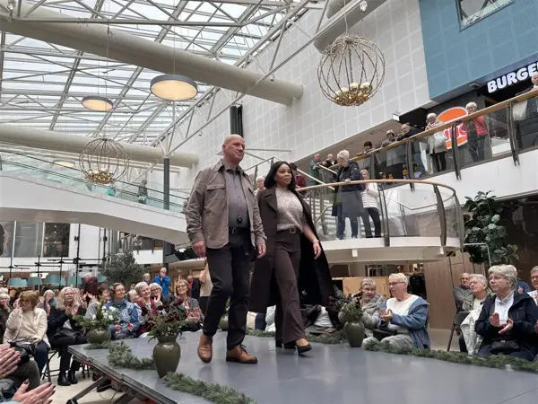 personer på catwalk
