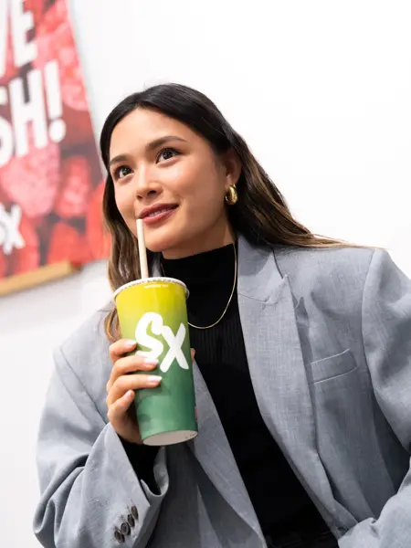 Tsutsumi Hoang med sine høstfavoritter fra Sandvika Storsenter 