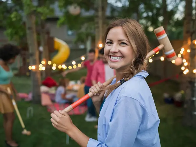 Dame med krokket kølle