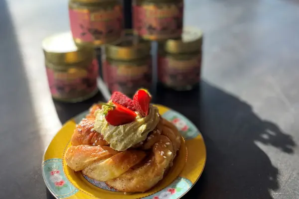 Kanelknute med pistasjekrem