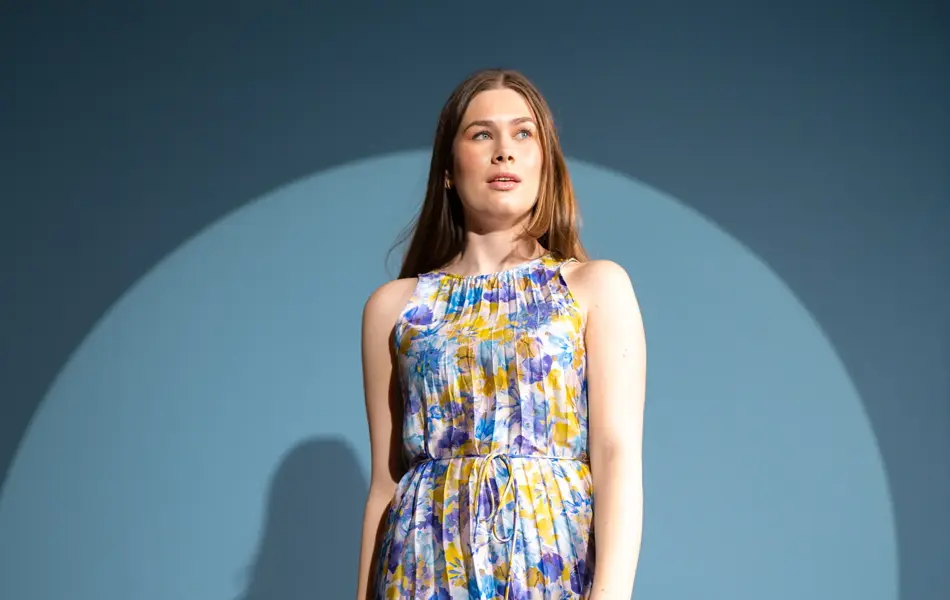 Kjoler mai festligheter og bryllup