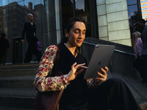 iPad Air - Lifestyle