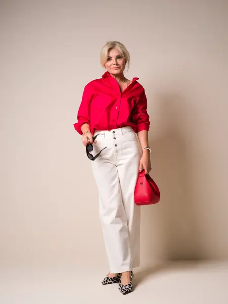 Skjorte The Vibe 2399 Hvit jeans Envelope Swah 2799 Veske Qomo 5000 Sko Swah 4549-20