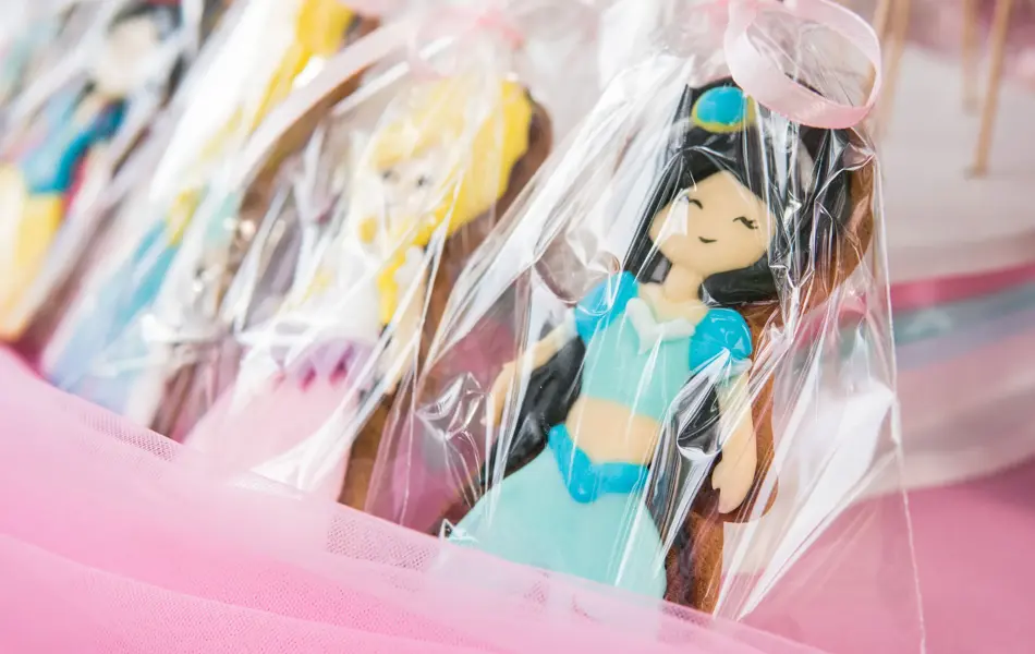 Nærbilde av kjeks som skal forestille ulike Disney-prinsesser