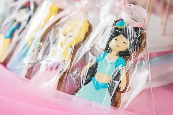 Nærbilde av kjeks som skal forestille ulike Disney-prinsesser
