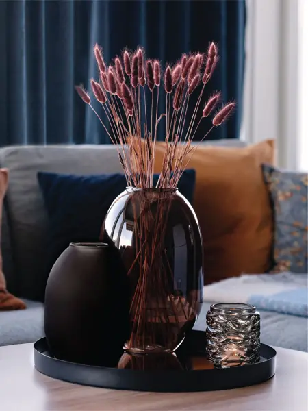 Vase med røde strå