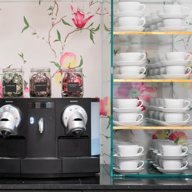 Frokostbuffet med kaffemaskin på Thon Hotel Spectrum i Oslo sentrum